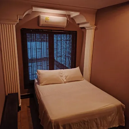 Gloria's Collection - Boutique Apartment