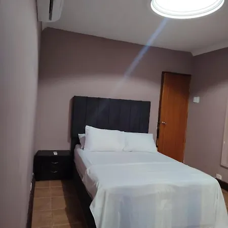 Gloria's Collection - Boutique Apartment *